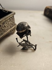 Saupoudreur ancien en forme de rose + boîte métal décorée pierres cabochons