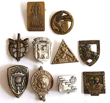 Lot insignes militaires anciens France DRAGO A Bertrand infanterie dragons badge