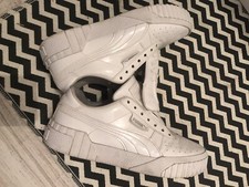 Basket Puma blanche  femme pointure 38.  En Bon État