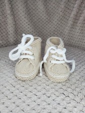 Chaussons baskets Beige, laine spéciale layette, tricot fait main, taille 0-3 ms
