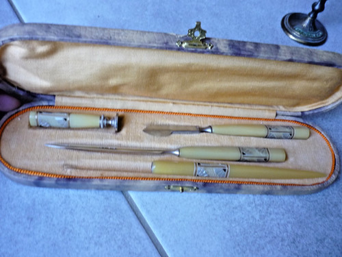 Necessaire écriture art - necessaire,