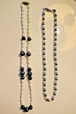 DEUX COLLIERS NOIR BLANC