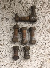 * vis garde boue avant