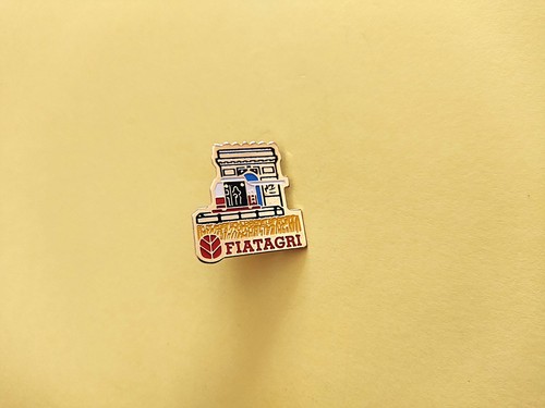 Rare pin moissonneuse - rare, pin's