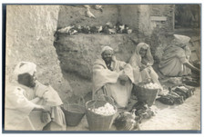 Maroc, Vendeurs marocains  Vintage print sur papier carte postale. Tirage arge