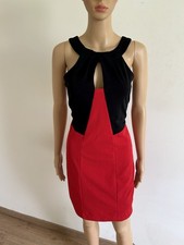 Robe noire et rouge sans
