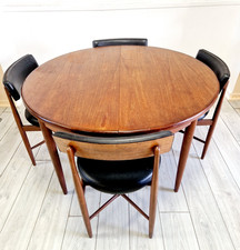 Table à manger et 4 chaises milieu de siècle plan G