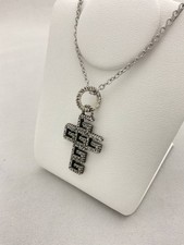 Collier pendentif croix