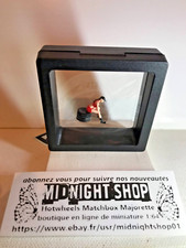 figurines de personnes à