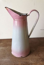 Ancien broc en tôle