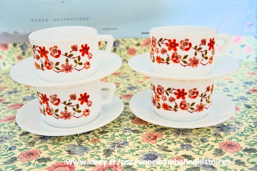Lot tasses avec - 4, soucoupes