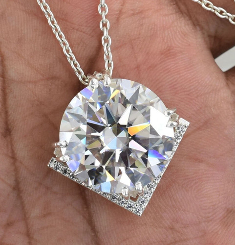 Pendentif solitaire rond