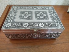 Boîte En Metal Argenté