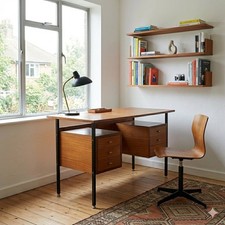 Bureau Vintage des Années 60
