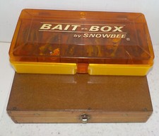 2 boites avec + 45 leurres & Cuillères anciennes émerillons montures etc