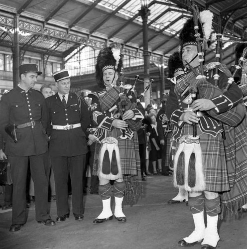 1957 police paris crs mai - police,
