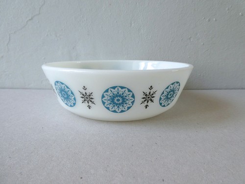 Plat style pyrex - style,
