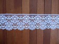 Ancien galon en dentelle blanche longueur 150 cm 