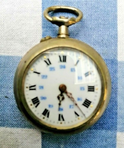 Ancienne petite montre à - ,