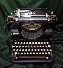 Machine À Écrire A.E.G