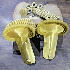 PAIRE D'EPAULETTES d'OFFICIER  D'INFANTERIE  + épaulettes + Pompon etat neuf