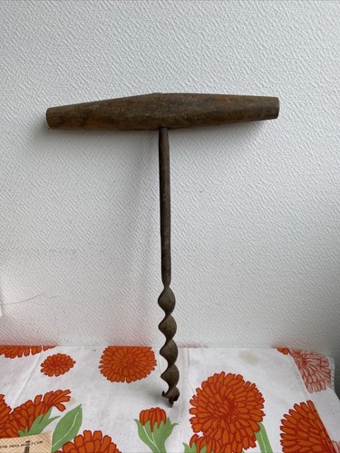 Ancien outil main - main, perceuse