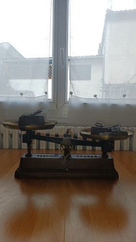 Balance vintage ancienne avec