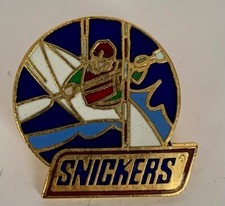 Pin's Snickers Kayak	F2