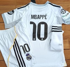 Kit football Mbappe taille 12 ans modèle blanc 2026 + patch