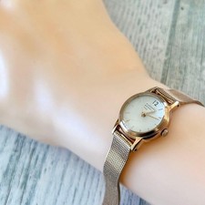 Montre ronde solaire en or