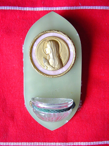 Benitier antique avec medaille - antique,