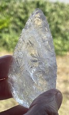 RARE PETIT BIFACE MOUSTÉRIEN EN CRISTAL DE ROCHE