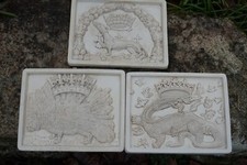 RE0194 B  3  BLASONS  MURAL PIERRE     MEDIEVAL ARMOIRIE  PIERRE RECONSTITUEE