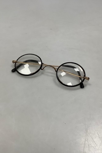 Une paire lunettes - paire,