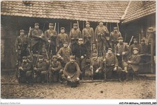 AVIP14-0663-MILITAIRE-CARTE PHOTO - Des hommes en uniforme et baionnettes
