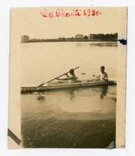 PHOTO SNAPSHOT,  La Charité 1930 sport étendue d'eau aviron canoë deux hommes
