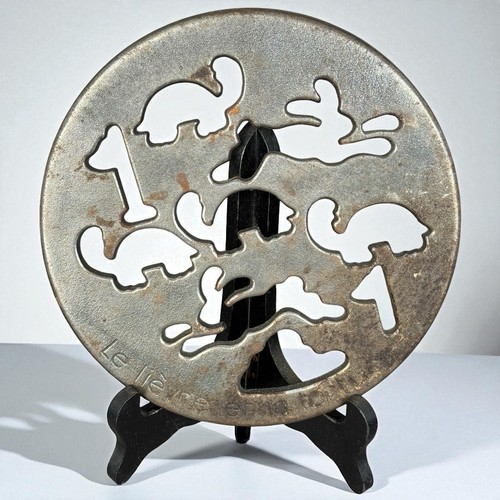 Dessous plat fonte le - de, –