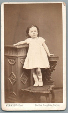 CDV Jolie petite fille en robe