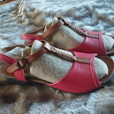 CHAUSSURES FEMME NU PIEDS Kickers pointure 40 TBE colori rouge pale sandales