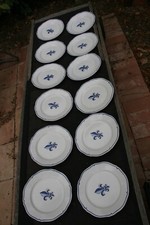 lot de 12 assiettes fleur de lys  faience Henriot Quimper **