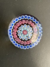 Presse Papier sulfure en cristal et millefiori signé Baccarat