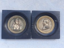2 médaillons en bronze