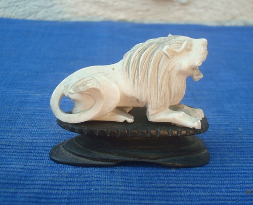 Voir okimono lion sculpté - voir,