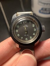Petite Montre De Plongée Vintage Tyl