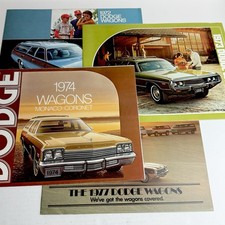DODGE USA WAGONS / lot de 4 brochures / 1972 1973 1974 & 1977 / MONACO CORONET