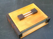 BOITE ART DECO EN BOIS PARTIE EN  PLACAGE MACASSAR 2 PLAQUES EN VERRE ET METAL