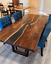 Table en bois époxy noir 