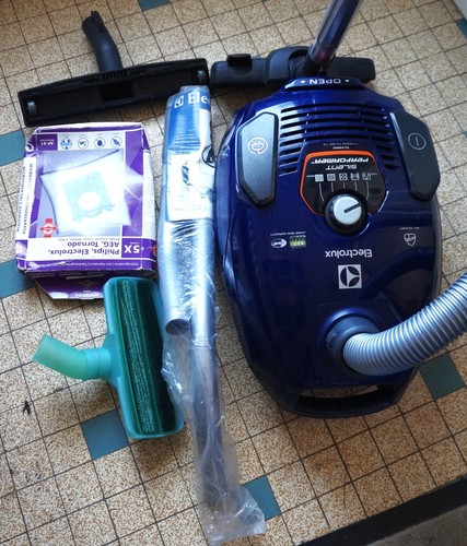 Aspirateur traîneau filaire