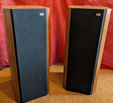 Paire de grandes enceintes