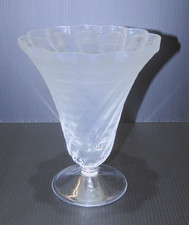 -TRES JOLI &  Fin VASE CRISTAL LALIQUE FRANCE LUCIE Satiné forme trompette  D